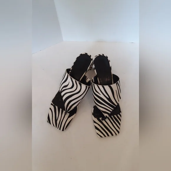 Villa Rouge zibra print calf fur white black square toe sandals - Picture 12 of 12